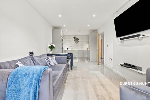 2 bedroom apartment for sale, High Road, Benfleet SS7