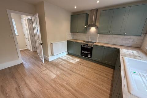 3 bedroom detached house to rent, Billet Road, Romford, RM6