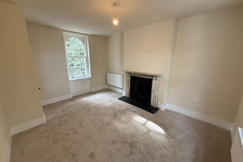 3 bedroom detached house to rent, Billet Road, Romford, RM6