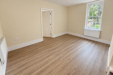 3 bedroom detached house to rent, Billet Road, Romford, RM6