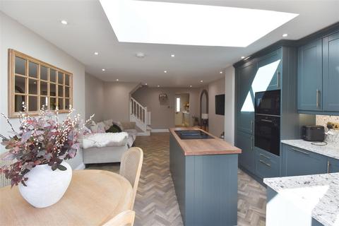 2 bedroom end of terrace house for sale, Roman Road, Mountnessing, Brentwood