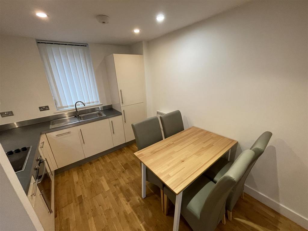 Apartment in Manchester, Brunswick, Ardwick - View 4