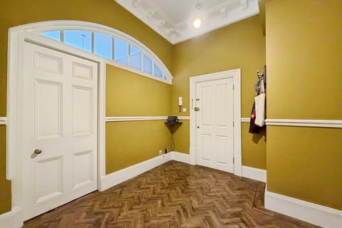 2 bedroom flat to rent, Castle Hill Avenue, Folkestone
