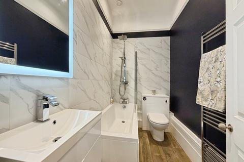 2 bedroom flat to rent, Castle Hill Avenue, Folkestone