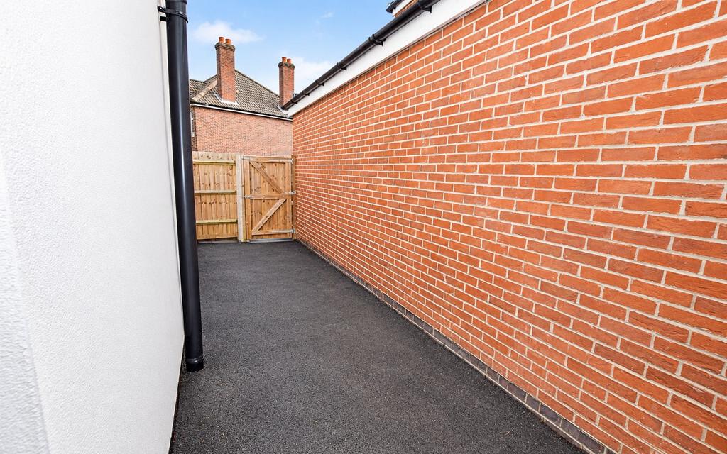 Apartment in Southampton - View 5
