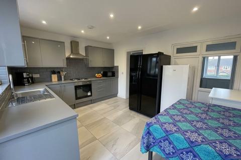 6 bedroom terraced house to rent, Mildred Avenue, Hayes, UB3