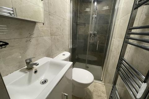 6 bedroom terraced house to rent, Mildred Avenue, Hayes, UB3