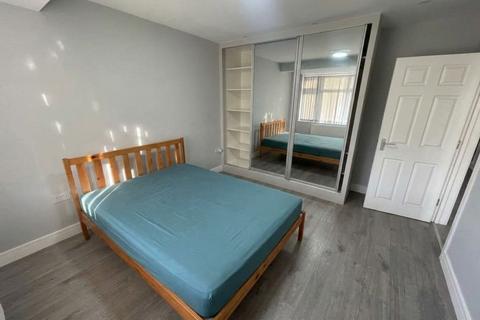 6 bedroom terraced house to rent, Mildred Avenue, Hayes, UB3