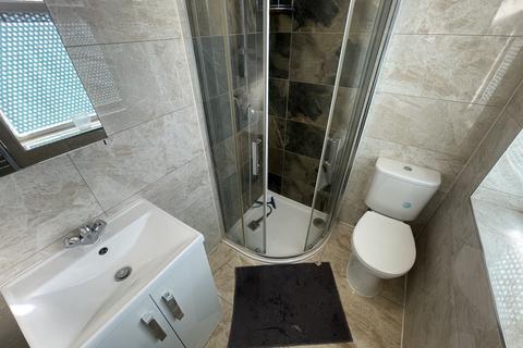 6 bedroom terraced house to rent, Mildred Avenue, Hayes, UB3