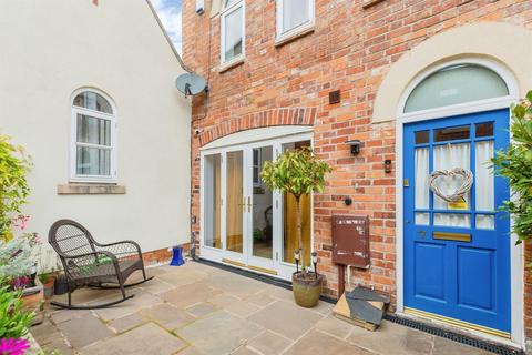 2 bedroom end of terrace house for sale, Beaconsfield Street West, Leamington Spa