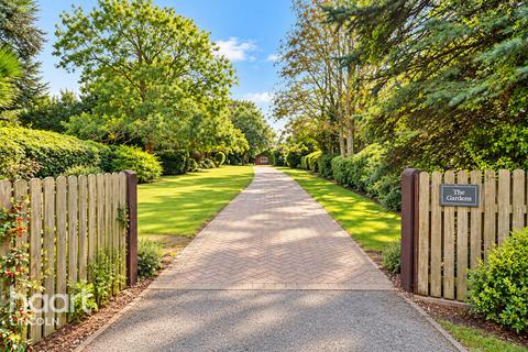 4 bedroom detached bungalow for sale, Main Street, Bucknall