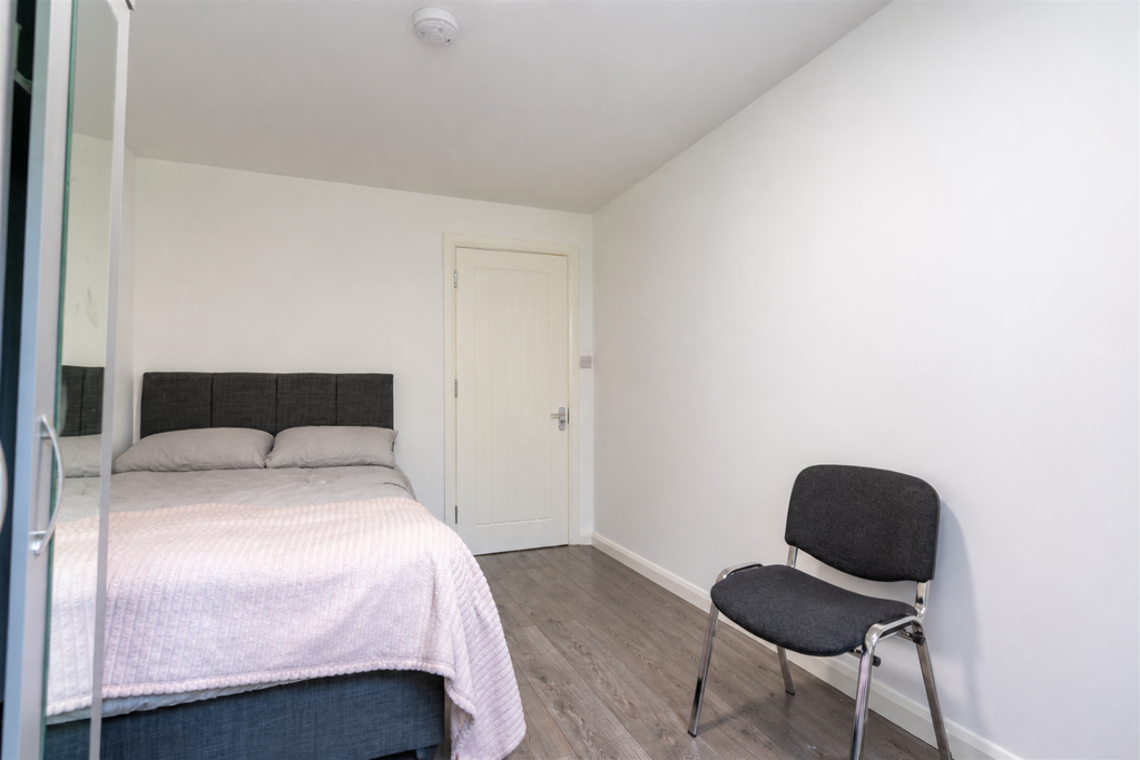 House in Birmingham, West Midlands - More