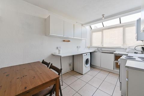 4 bedroom house to rent, Haselrigge Road, Clapham, London, SW4