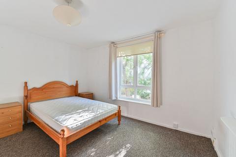 4 bedroom house to rent, Haselrigge Road, Clapham, London, SW4