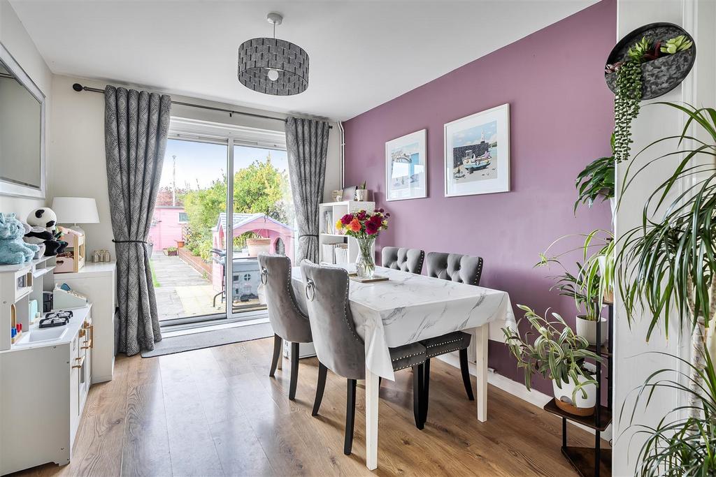 House in Bristol, St Giles, Hengrove - More