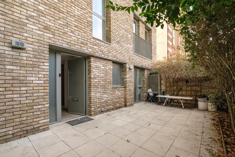 2 bedroom flat for sale, New North Road, London, N1