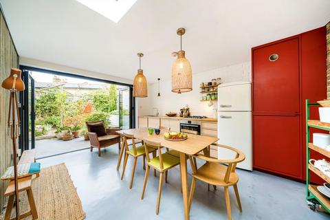 2 bedroom flat for sale, Hollydale Road, London SE15