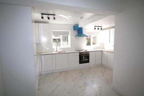 2 bedroom semi-detached house to rent, Thanington Road, Canterbury