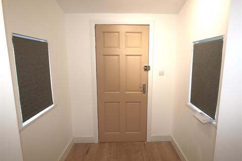 2 bedroom semi-detached house to rent, Thanington Road, Canterbury