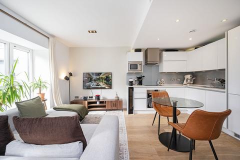 Studio to rent, Courtyard Apartments, Avantgarde Place, Shoreditch, London, E1