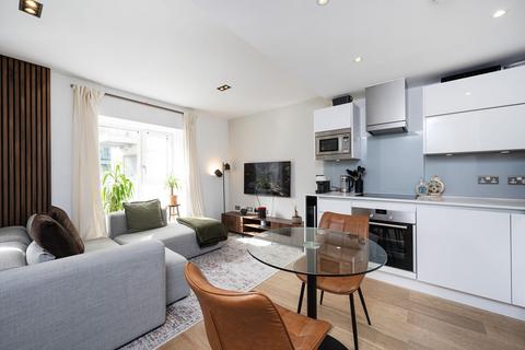 Studio to rent, Courtyard Apartments, Avantgarde Place, Shoreditch, London, E1