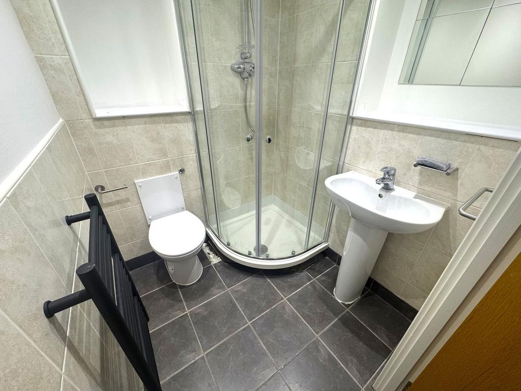 Apartment in Leeds - View 3