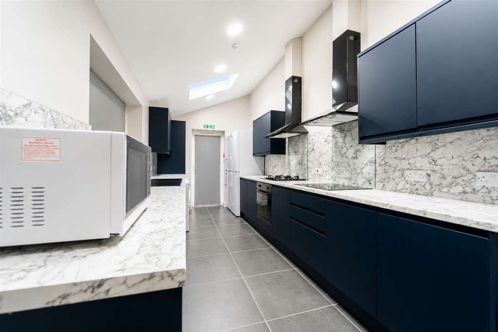 House in Birmingham, West Midlands - More