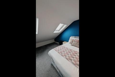 1 bedroom in a house share to rent, Harwoods Road, Watford WD18