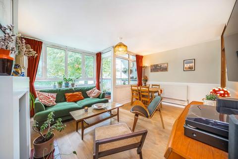 3 bedroom maisonette for sale, Nunhead Crescent, London SE15