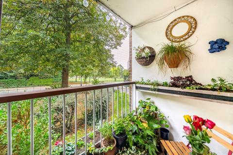 3 bedroom maisonette for sale, Nunhead Crescent, London SE15
