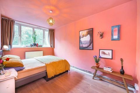 3 bedroom maisonette for sale, Nunhead Crescent, London SE15