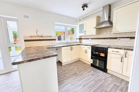 3 bedroom terraced house to rent, Penrith Avenue, Ashton-Under-Lyne