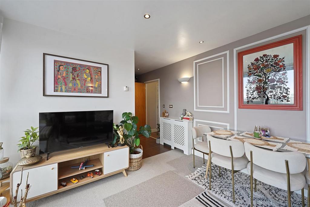 Apartment in Royal Victoria Dock - View 5