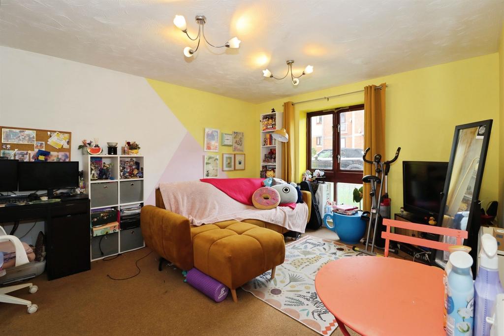 Apartment in Kingswood - View 2