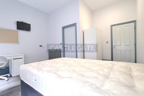 1 bedroom in a flat share to rent, Merchants Hall, St George Square, Huddersfield, HD1