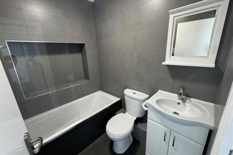 3 bedroom flat to rent, Billet Road, Walthamstow