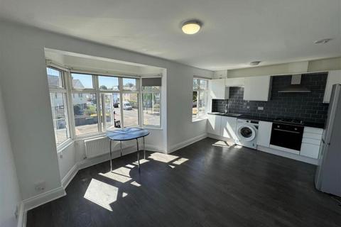 3 bedroom flat to rent, Billet Road, Walthamstow