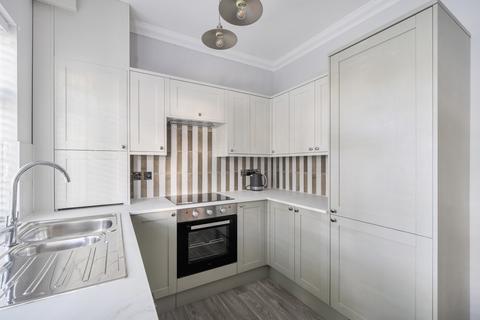 2 bedroom flat to rent, Hill Lane, Southampton SO15