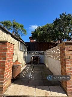 3 bedroom semi-detached house to rent, Norton In The Moors, Stoke On Trent, ST6