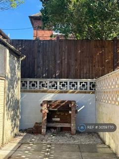 3 bedroom semi-detached house to rent, Norton In The Moors, Stoke On Trent, ST6