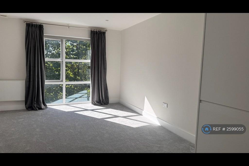 Apartment in Southampton - View 5