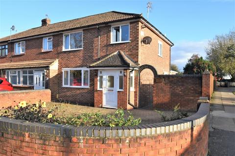 3 bedroom semi-detached house to rent, Fairway Avenue, West Drayton, UB7