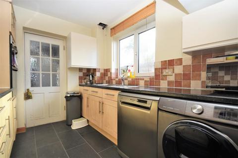 3 bedroom semi-detached house to rent, Fairway Avenue, West Drayton, UB7
