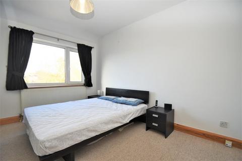 3 bedroom semi-detached house to rent, Fairway Avenue, West Drayton, UB7