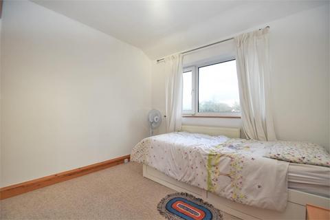 3 bedroom semi-detached house to rent, Fairway Avenue, West Drayton, UB7