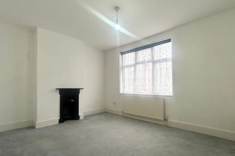 3 bedroom terraced house to rent, Turner Road, Leicester, LE5