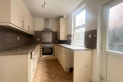 3 bedroom terraced house to rent, Turner Road, Leicester, LE5