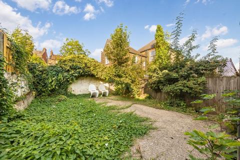 2 bedroom flat to rent, Sellons Avenue, London NW10