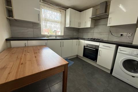 2 bedroom flat to rent, Southall, UB2