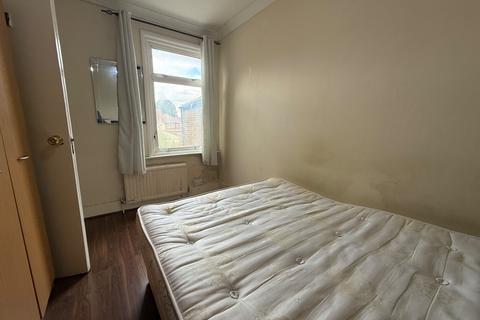 2 bedroom flat to rent, Southall, UB2